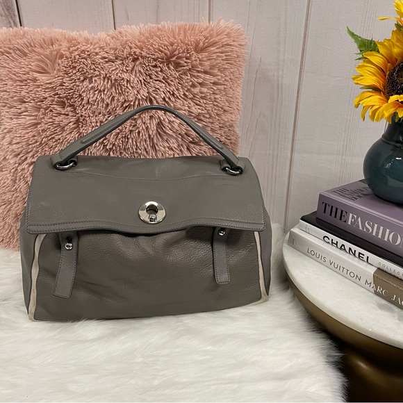 Yves Saint Laurent Handbags - Yves Saint Laurent Gray Leather Bag